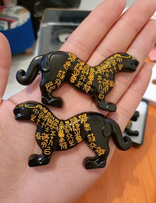 与虎谋皮，揭秘十二生肖中的神秘象征插图