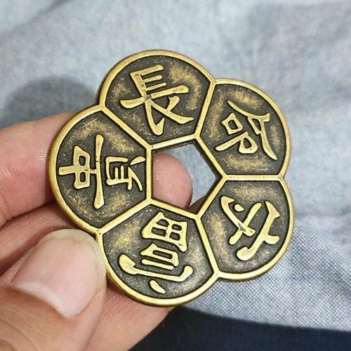 易久堂纯铜梅花印章适合挂座椅背后或办公桌，具财运、福禄等吉庆作用。插图