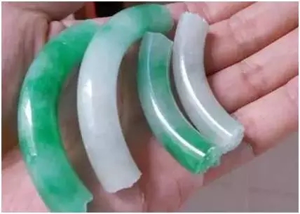 玉镯断了，一段关于修复与重生的故事插图