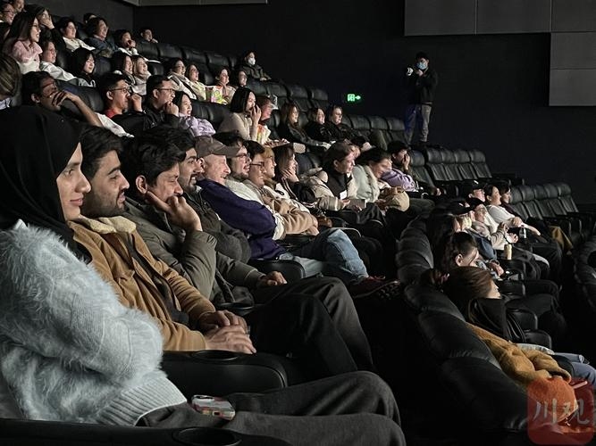 亚洲人成电影在线观看，沉浸式体验的全球盛宴插图