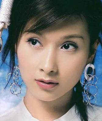 眼窝深的女人面相，探索面相学的奥秘插图