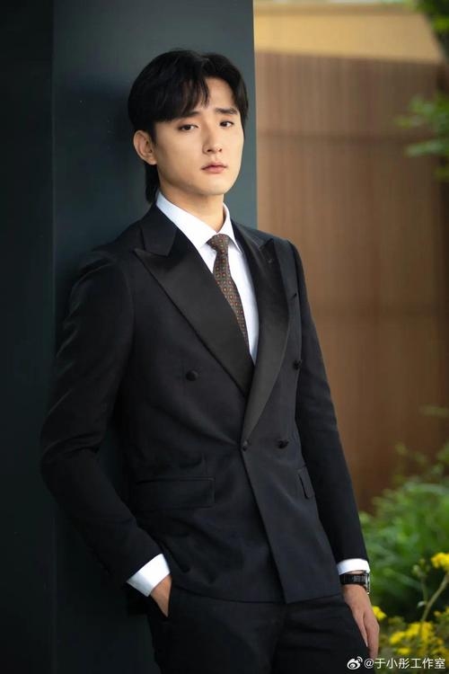 于小彤真实身高，穿透世俗的隐私与真实之美插图