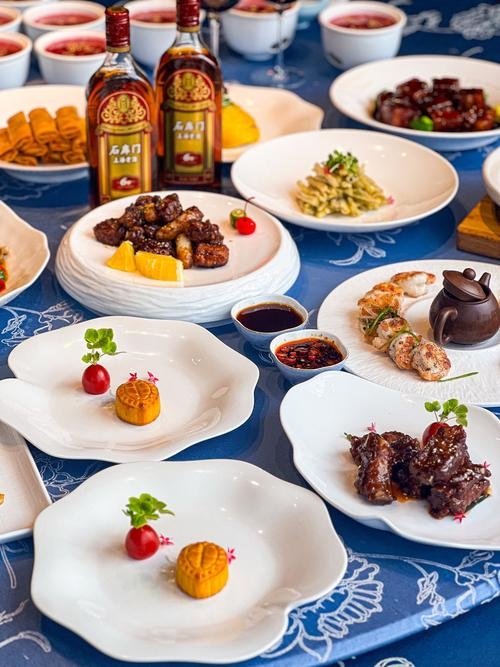 中秋美食，月饼、海鲜与应季佳肴插图