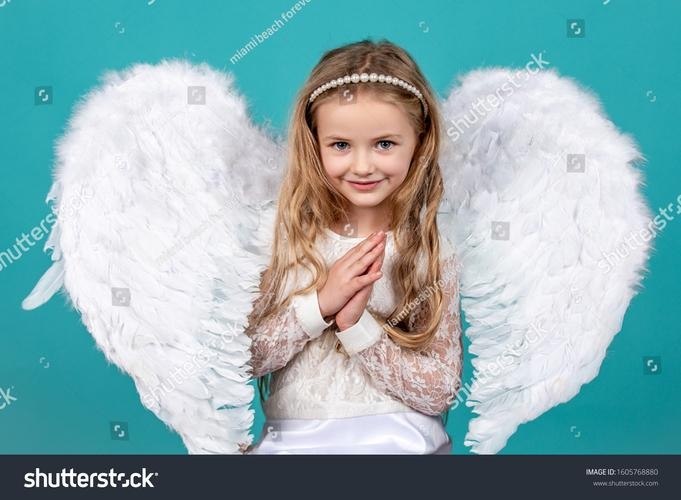 Angel Girl: Purity and Kindness in Every Curve插图