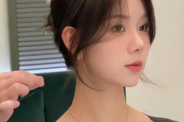 八字刘海，解锁时尚新风尚-方知甜