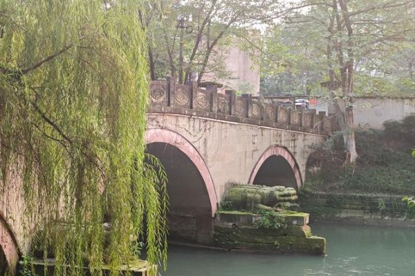 成县古桥有古韵，藏武义情。-方知甜