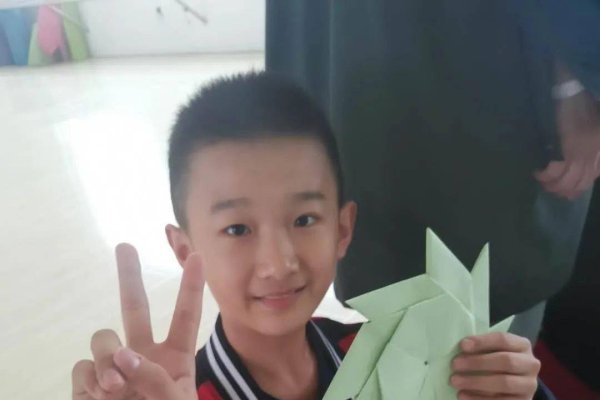 重塑男性符号，打破刻板印象，拥抱多元性别表达-方知甜