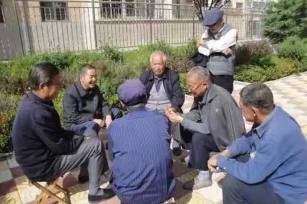 大叔聊友圈，中年同志的温馨交流家园-方知甜