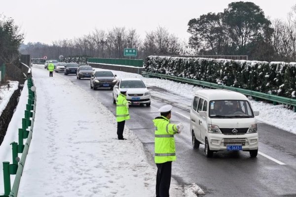 鬼节晚上出行须注意，多采取措施降低危险。-方知甜