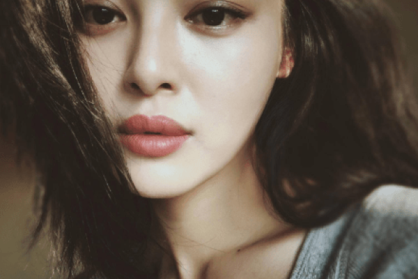 好听女孩名推荐，瑛、婉燕、婷语俪；单字佳怡寓意美好，适合缺土的女孩。-方知甜