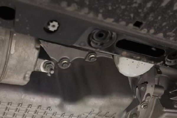 金牛座，硬朗底盘与实用主义的豪华之选-方知甜