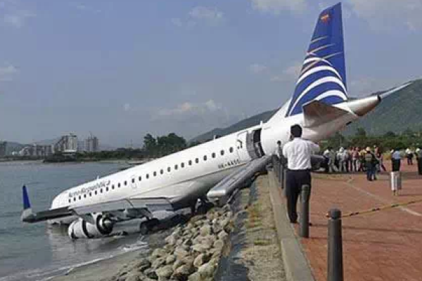 梦到飞机失事象征挑战，需谨慎；不同身份解读情况多样。-方知甜