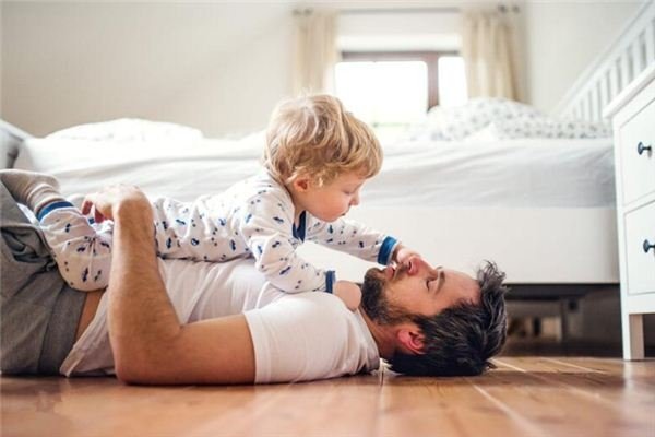 梦见别人生孩子（梦见别人生孩子自己帮忙什么意思）-方知甜