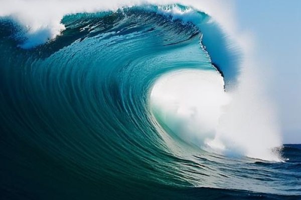 梦见大水，梦入惊涛骇浪，生命在瞬间觉醒-方知甜