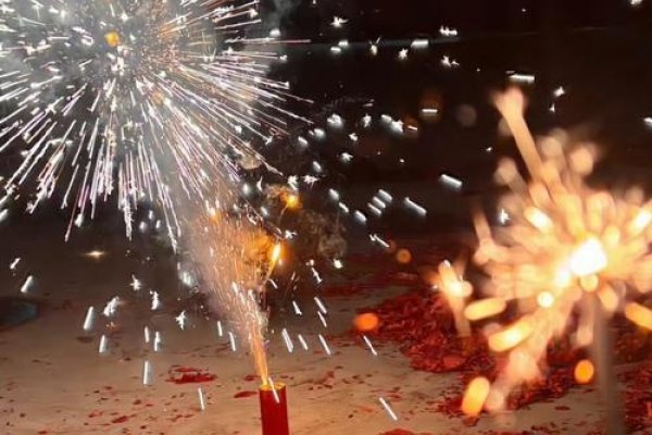 梦见放炮，一场心灵的烟火盛宴-方知甜
