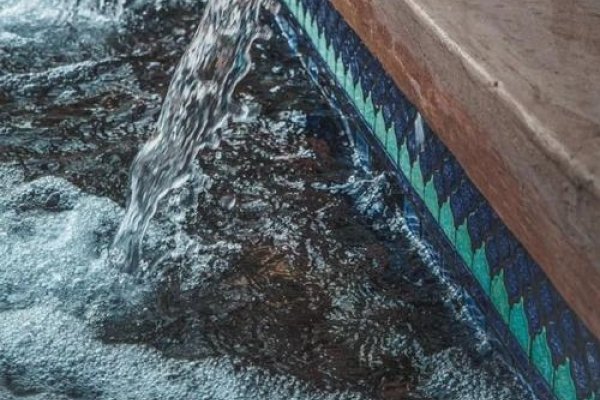 梦见房子被淹预示不祥之兆，生活易有挑战。-方知甜