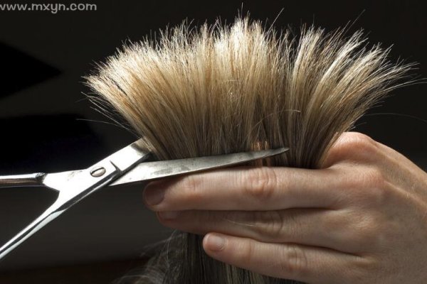 梦见头发被剪，财富与新生的预兆，女性需防妇科炎症。-方知甜