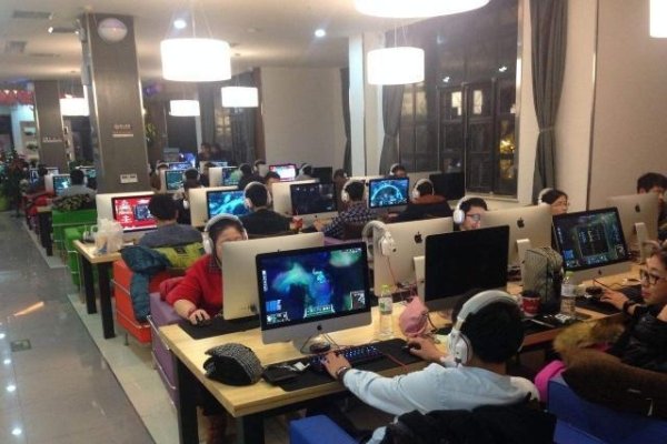 梦见恋爱被家长发现，好事将近，但需防小人利用-方知甜