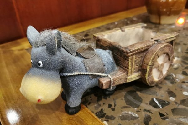 梦见驴拉车可能暗示劳累未遇回报，需坚强应对挑战。-方知甜