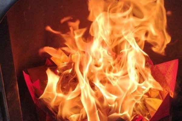 梦见鞭炮，生活暗涌中的神秘符号-方知甜