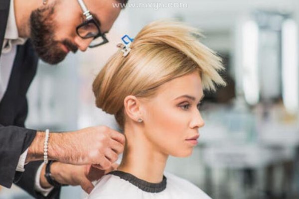 梦境中的理发奇遇，探索做梦剪头发的深层含义与心理解析-方知甜