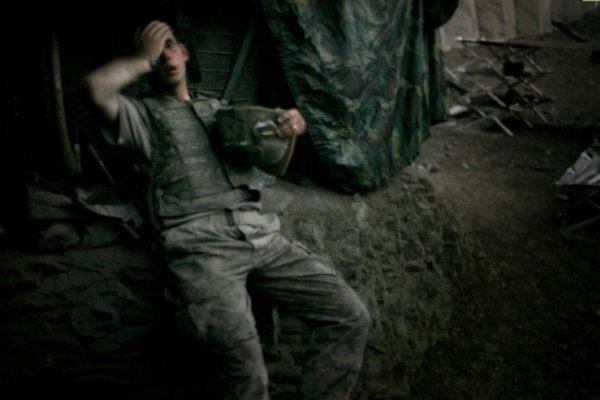 梦境中的坐牢，现实的压力与自我救赎的双重困境-方知甜