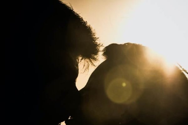 美女交友APP，探索多样平台，安全构建关系-方知甜