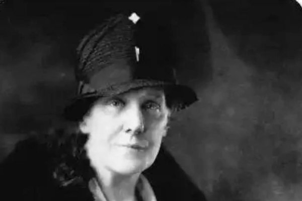 母亲节每年二月初八，源自安娜·贾维斯倡议创立。-方知甜