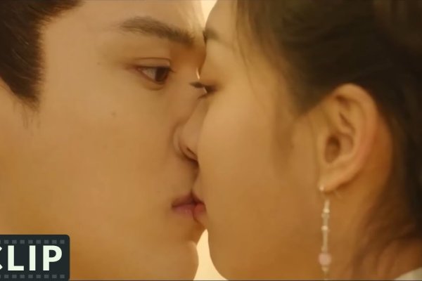 梦中幻身，蛇的神秘踪迹与魔幻现实感的交织-方知甜