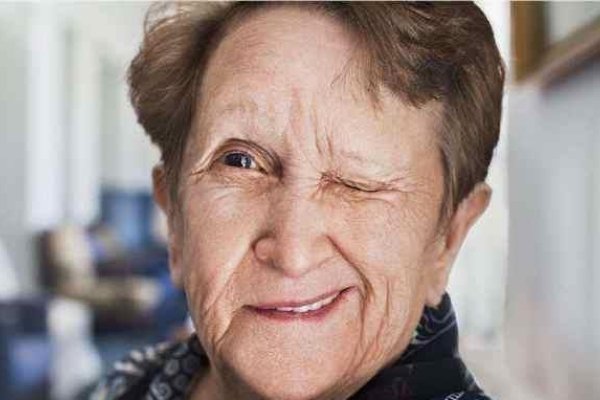 女人右眼跳，何时是保命良机？-方知甜