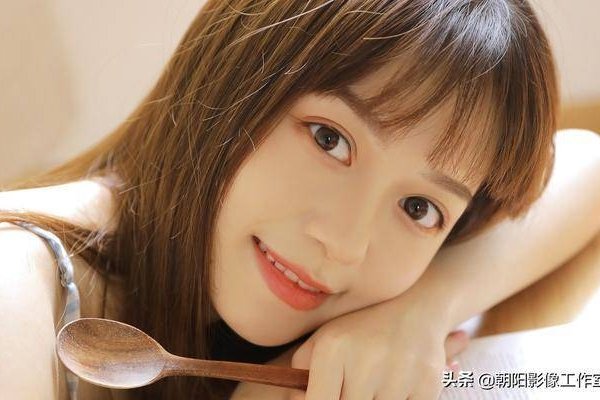 天秤女爱意难掩，笑容、短信与创意礼物-方知甜