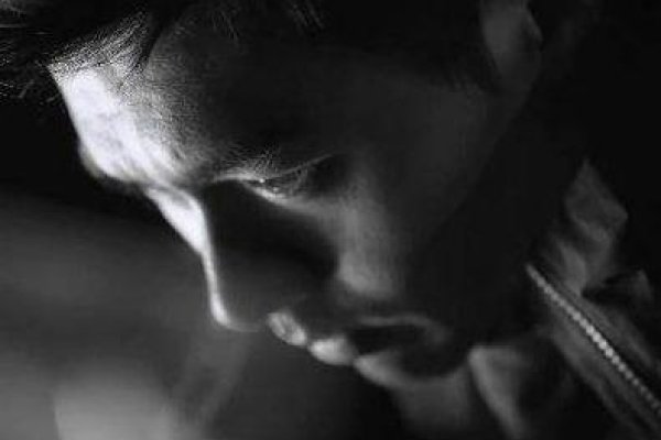 天蝎座男人，深邃而复杂的性格解析-方知甜