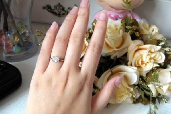 无名指长痣，命运的微妙印记-方知甜