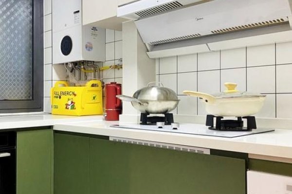 厨房装修颜色风水，绿色橱柜助你木生火-方知甜
