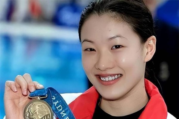 伏明霞面相，跳水女皇的水润人生-方知甜