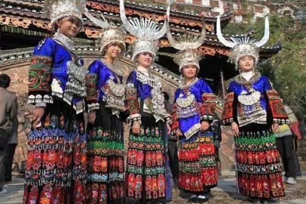 苗族的传统节日，赶秋节、吃新节等，各具特色-方知甜