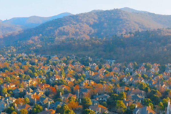 坪坝的意思，自然与人文的交织画卷-方知甜