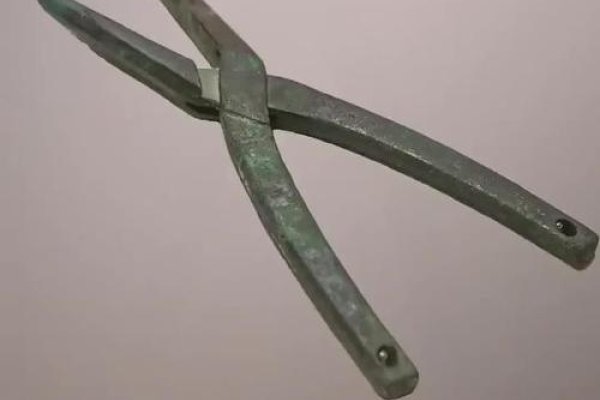 钳，多义工具，承载历史与文化的象征-方知甜