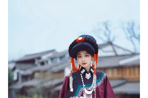 彝族服饰，绚烂多彩的民族瑰宝-方知甜
