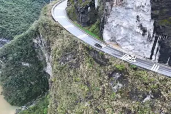 鹤壁探古寻味，锡崖沟挂壁公路，自驾游的绝美停靠站-方知甜