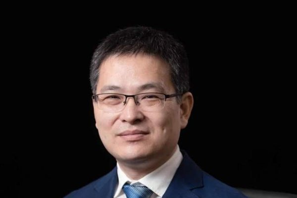 罗浩，简历中的成长与蜕变-方知甜