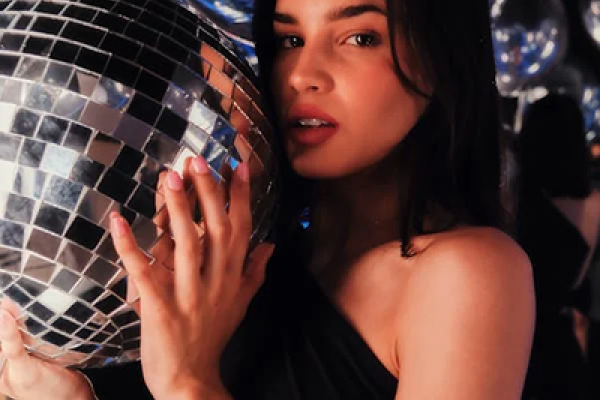 魔蝎座女生的独特魅力与内心世界-方知甜