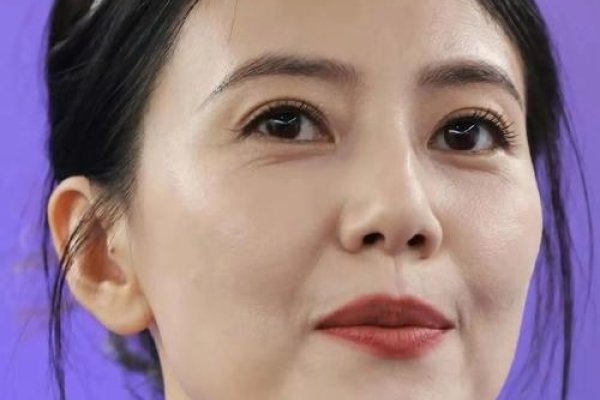 鱼尾纹上翘，岁月之美与肌肤年轻的秘密-方知甜