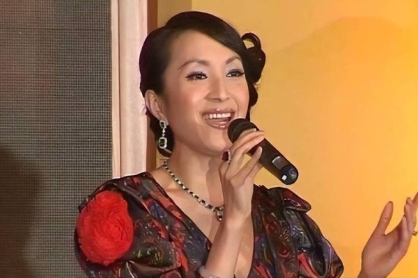 揭秘,汤灿的婚姻生活与她的伴侣——一位低调的幕后英雄-方知甜