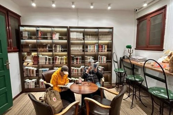 探索纯文本公共聊天室，怀旧与自由的交流体验-方知甜