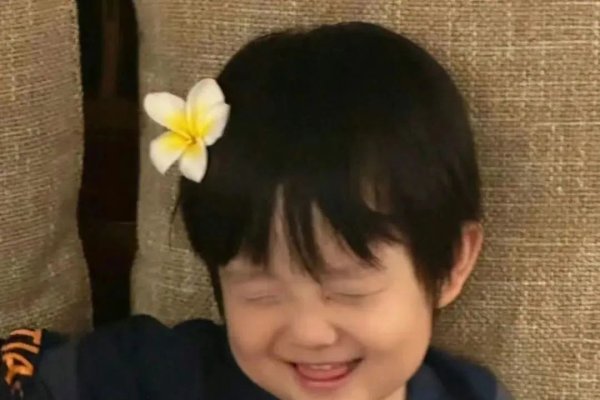 2023年浪漫情侣网名，星辰闪烁-月亮温柔-方知甜