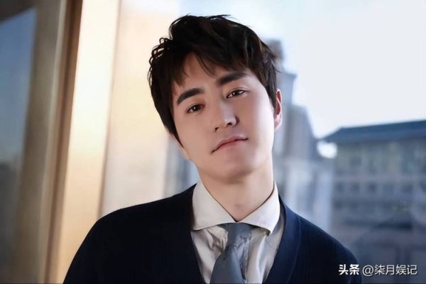 杨玏，星二代演员，读作yang le，毕业于杜克大学。-方知甜