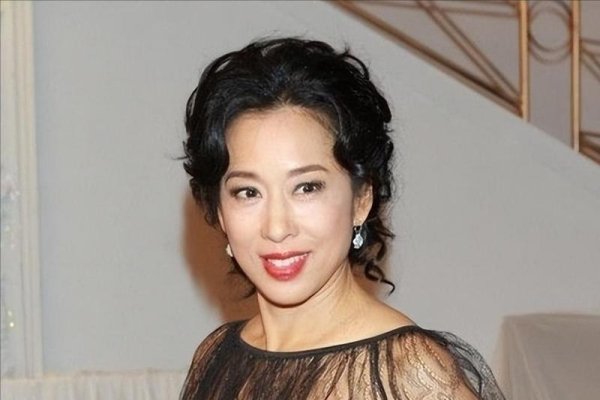 朱玲玲，面相惊人，岁月雕琢的优雅-方知甜