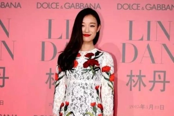 A型狮子座女性，内敛高雅，驱动自我，展现神秘魅力-方知甜