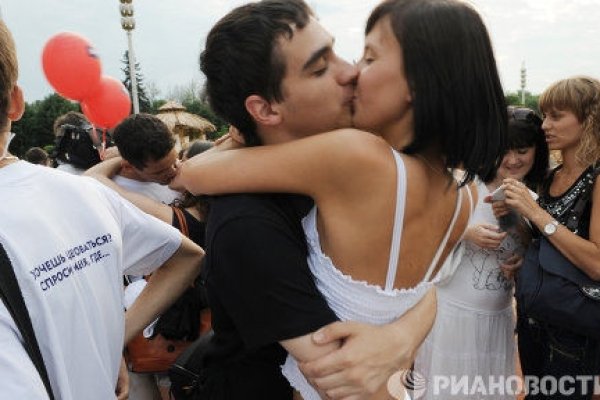 7月6日，国际接吻日的浪漫庆祝-方知甜